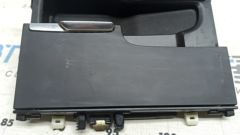 Cutie de buzunar pentru consolă centrală Volvo XC60 18-26, neagră cu crom, zgârieturi