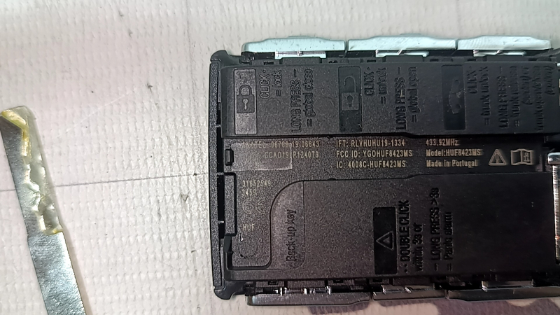 Cheie fără cheie Volvo XC60 18-26, 4 butoane, neagră, 433.92MHz, uzată, zgâriată