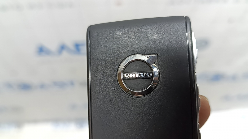 Cheie fără cheie Volvo XC60 18-26, 4 butoane, neagră, 433.92MHz, uzată, zgâriată