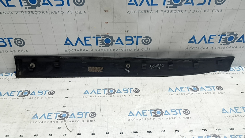 Ornament ușă stânga față inferioară Jeep Compass 17-26 zgârieturi, lovituri, îndoit