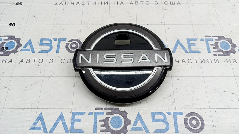 Эмблема логотип двери багажника Nissan Murano 25-26 под кнопку, с кронштейном