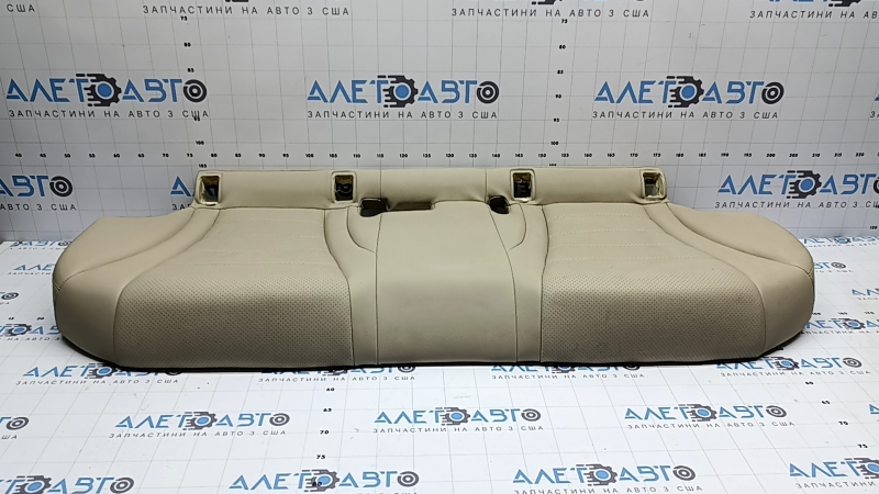 Подушка заднего ряда сидений 2 ряд Mercedes C-class W205 16-21 кожа бежевая, перфорация, царапины, тычки