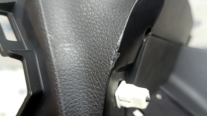 Накладка передней панели нижняя Jeep Compass 22-26 черная, тычки, надлом крепления, царапины