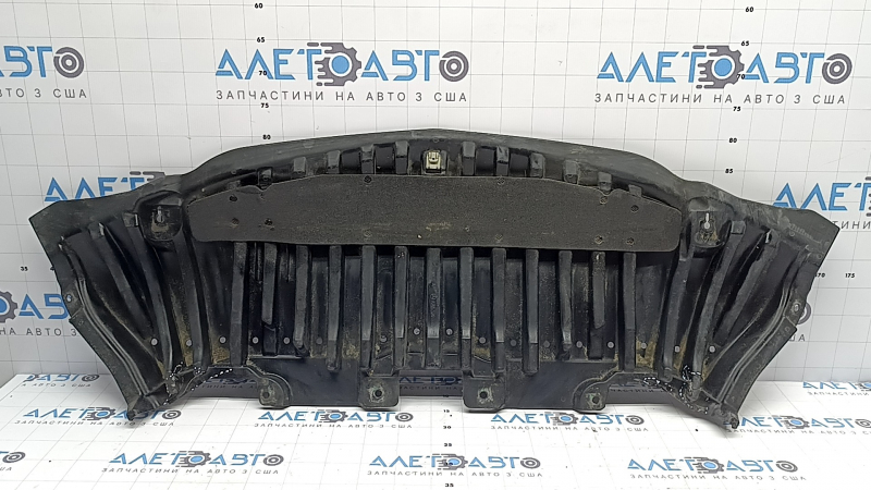 Protecție bara față pentru Mercedes Clasa C W205 300 17-18, crăpată, uzată