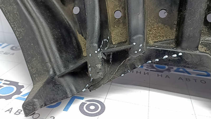 Protecție bara față pentru Mercedes Clasa C W205 300 17-18, crăpată, uzată