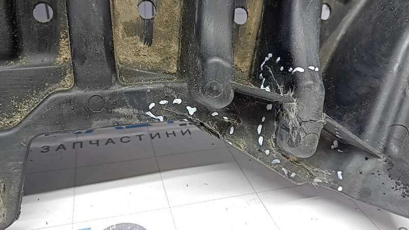 Protecție bara față pentru Mercedes Clasa C W205 300 17-18, crăpată, uzată