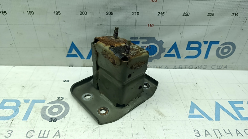 Colțul de întărire al barei de protecție spate, dreapta, Nissan Kicks 18-25, este ruginit