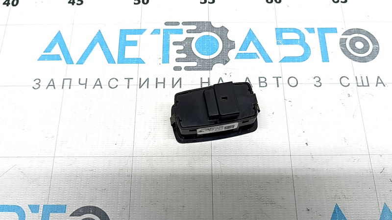 Кнопка закрытия двери багажника Porsche Macan 15-26 черная внутренняя, под keyless, сломано крепление