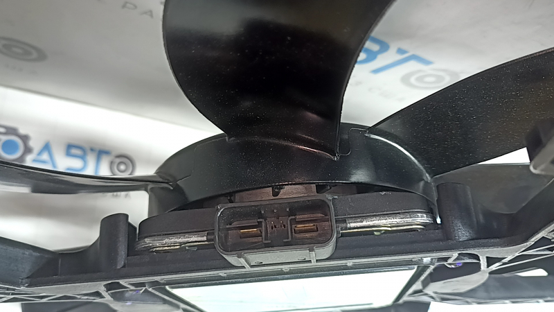 Диффузор кожух радиатора в сборе Toyota Yaris P21 Cross MXP 1.5 Hybrid нет фрагмента крепления, сломано