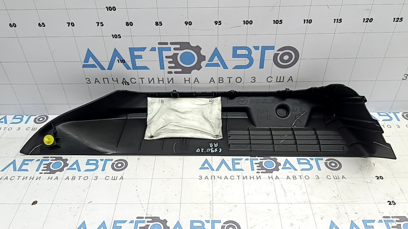 Накладка обшивки арки верхняя правая Mazda CX-30 20-26 черная, царапины