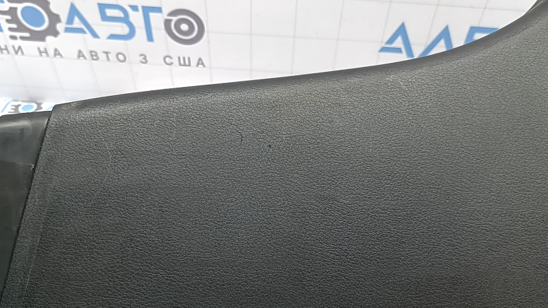 Накладка центральной стойки нижняя левая Mazda CX-30 20-25 черная, царапины