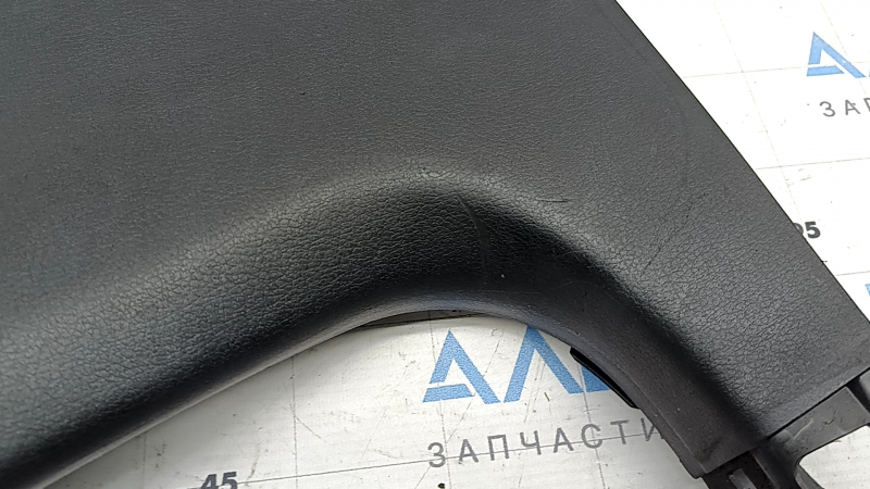 Накладка центральной стойки нижняя левая Mazda CX-30 20-25 черная, царапины