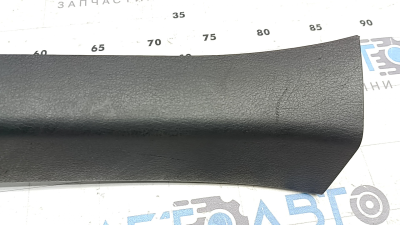 Накладка порога передняя правая Mazda CX-30 20-25 черная, царапины