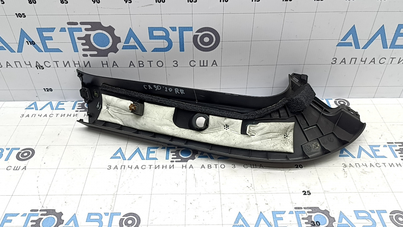 Обшивка двери багажника правая Mazda CX-30 20-25 черная, царапины