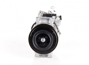Компрессор кондиционера Mercedes C-class W205 15-18 Denso