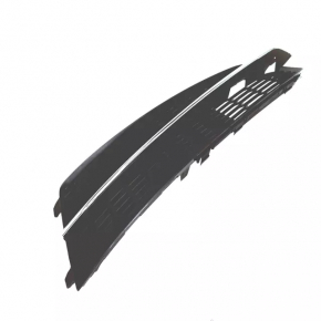 Capacul de protecție pentru farul din dreapta Audi A6 C7 16-18, restilizat, cu ornamente cromate, nou, original