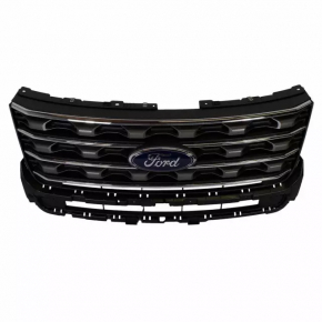 Решетка радиатора grill с каркасом и хромом в сборе Ford Explorer 16-17 рест, с эмблемой, песок