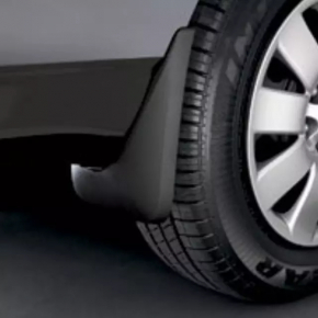 Брызговик передний левый Toyota Prius V 12-17