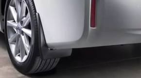 Брызговик передний левый Toyota Prius V 12-17