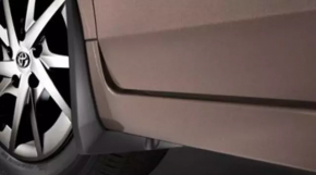 Брызговик передний левый Toyota Prius V 12-17