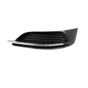 Решетка бампера правая Chrysler 200 11-14 без птф