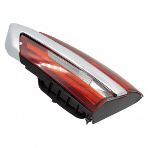 Фонарь внутренний крышка багажника правый Ford Fusion mk5 19-20 галоген+LED с хромом level 3, царапина