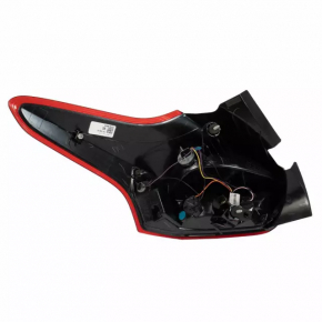Фонарь правый Ford Focus mk3 15-18 рест 5d галоген