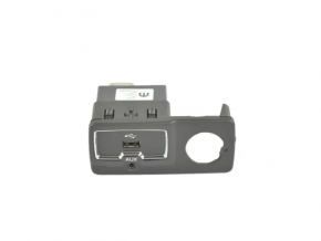 Блок USB AUX Jeep Renegade 15-18 царапины