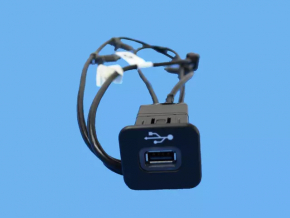 USB Hub центральной консоли Jeep Cherokee KL 14-18