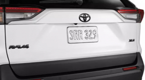 Эмблема надпись "RAV4" двери багажника Toyota Rav4 20-24 черный глянец