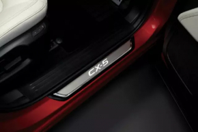 Комплект накладок порога Mazda CX-5 17-25 черная с хром вставкой и подсветкой