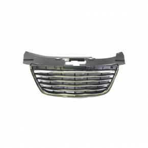 Решетка радиатора grill Chrysler 200 11-14 серая с хромом