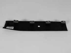 Накладка порога передняя правая Dodge Grand Caravan 11-20 черн, потерта