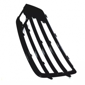 Cadru grila bara fata dreapta Audi Q3 8U 16-18 pentru bara de protectie, 2 piese