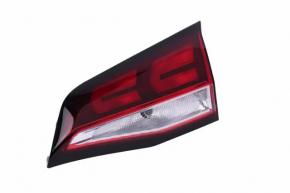 Фонарь внутренний дверь багажника правый Chevrolet Equinox 22-24