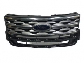 Решетка радиатора grill Ford Explorer 16-17 рест серебро