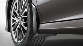 Брызговик передний правый Toyota Camry v70 18-24