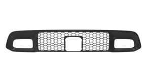 Grila inferioară a barei de protecție față a Jeep Grand Cherokee WK2 17-22 este deschisă, sub radar și cu cârlige, spartă, nisip