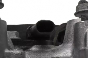 Передняя крышка двигателя Chevrolet Camaro 16-23 3,6