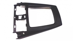 Накладка центральной консоли передняя Subaru Forester 14-18 SJ АКПП, без обшивки, под подогрев, черная, царапины