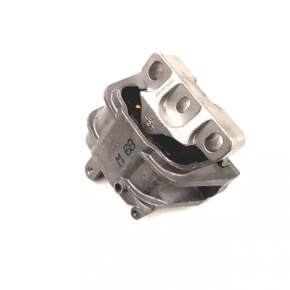 Подушка двигателя правая VW Passat b8 16-19 USA 3.6
