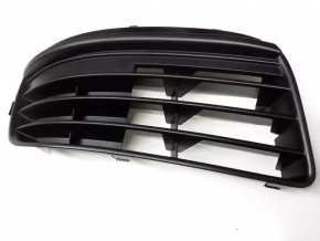 Решетка переднего бампера правая VW Jetta 05-10 без птф, с накладкой, без молдинга