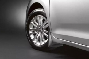 Брызговик задний левый Toyota Sienna 11-14 потертости