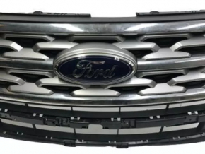 Решетка радиатора grill Ford Explorer 16-17 рест серебро