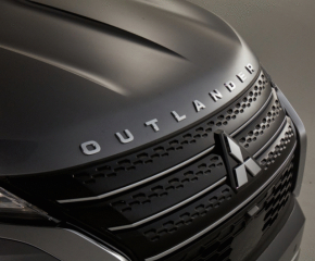 Эмблема надпись OUTLANDER капота Mitsubishi Outlander 22-26 хром