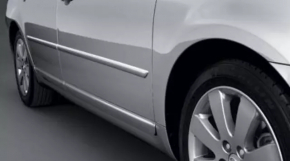 Молдинг двери центральный передней левой Toyota Camry v40