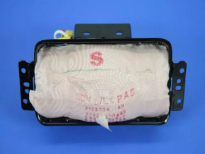 Подушка безопасности airbag пассажирская в торпеде Dodge Challenger 09-14 дорест