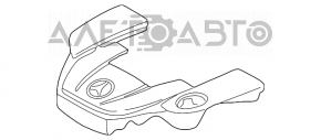 Capacul motorului Mercedes W211 E550 are o prindere ruptă, lipsește emblema V8