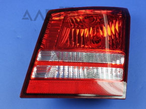 Lampa de interior pentru portbagajul din partea dreapta a Dodge Journey 11.