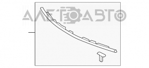 Уплотнитель капота на бампере Toyota Prius V 12-17